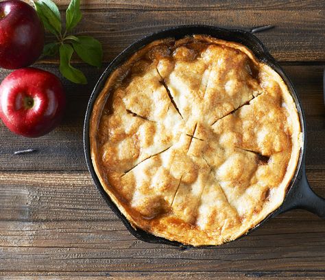 Cast Iron Skillet Cosmic Crisp® Apple Pie - Cosmic Crisp® Cosmic Crisp Apple, Apple Pie Pancakes, Gluten Free Apple Pie, Best Apple Recipes, Caramel Apple Cheesecake, Iron Skillet Recipes, Savory Dinner, Crisp Apple, Cast Iron Skillet Recipes