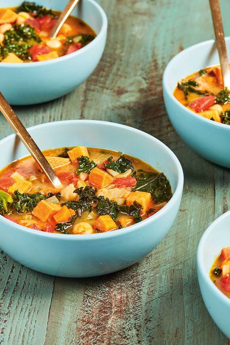 Superfoods Soup. Coconut milk, tomatoes, sweet potato, greens. This has lots of yummy ingredients that will make any fall evening cozier. Runners Meals, Running Recipes, Run Fast Eat Slow, Superfood Soup, Fall Evening, Run Fast, Breakfast Food List, Coconut Curry, Sweet Potatoes