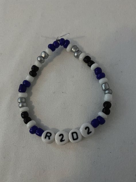 handmade r2d2 star wars beaded bracelet Star Wars Beaded Jewelry, Star Wars Kandi Bracelet, Marvel Inspired Beaded Jewelry, Star Wars Clay Bead Bracelet, Star Wars Bracelet Diy, Disney Beads Bracelet, Star Wars Jewelry Diy, Star Wars Bracelet Ideas, Star Wars Bracelets