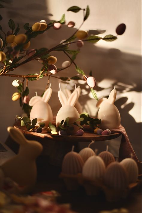 Easter At Home, Wallpaper Easter, Table Decor Easter, Bunny Candle, Luxury Easter, Easter Egg Decorations, Easter Hamper, Diy Candles Homemade, Candle Pattern