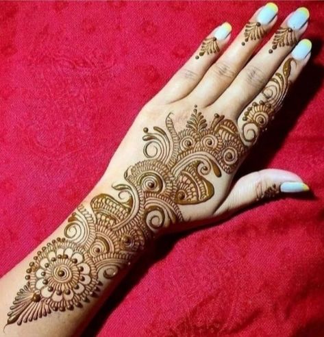 Back Hand Arabic Henna Design! Mehndi Designs 2023 Simple, Mehndi Arabic, Easy Mehndi Designs, Hand Mehndi Designs, Mehndi Designs Simple, Back Hand Mehndi, Henna Designs Wrist, Arabic Henna Designs, Designs Mehndi