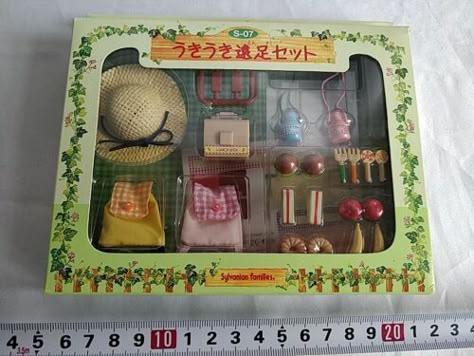 Vintage 1997 Sylvanian families Calico Critters Uki uki School trip set-e0415- | eBay Miniature Stuff, Miniature Items, Sylvanian Families Vintage, Calico Critter Sets, Calico Critters Collection, Calico Critters Custom, Sylvanian Families Collection, Sylvanian Families Misty Forest, Calico Critter Family Sets