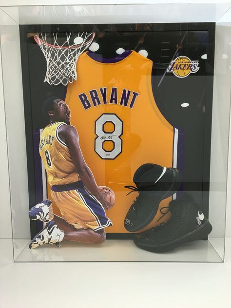 Kobe Bryant three-dimensional Jersey plexi display with autograph Game worn shoes and Jersey! Kobe Bryant Bedroom Ideas, Kobe Bryan, Basketball Memorabilia, Sneaker Displays, Memorabilia Display, Babymoon Photos, Basketball Room, Jersey Display, Trophy Display