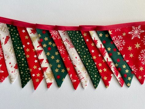 Christmas Bunting Ideas, Nordic Xmas, Book Christmas Gift, Sustainable Christmas, Christmas Sewing Projects, Christmas Decorations Garland, Christmas Mantle Decor, Christmas Bunting, Christmas Flag