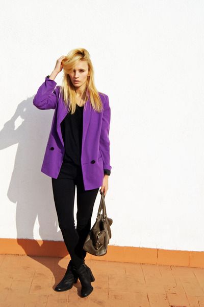 purple blazer! Women Winter Outfits Casual, Purple Jacket Outfit, Purple Blazer Outfit, Casual Outfits For Winter, Mauve Outfit, Women Winter Outfits, Outfit Trabajo, Black Coat Outfit, Business Dress Code