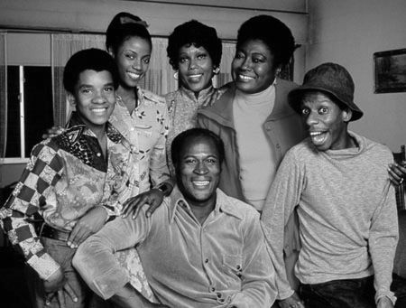 Good Times cast: Ralph Carter, Bern Nadette Stanis, Ja'net Du Bois, Esther Rolle, John Amos and Jimmie Walker Good Times Tv Show, 70s Sitcoms, Classic Tv Shows, Childhood Tv Shows, Black Tv, Classic Television, Great Tv Shows, Old Shows, Old Tv Shows