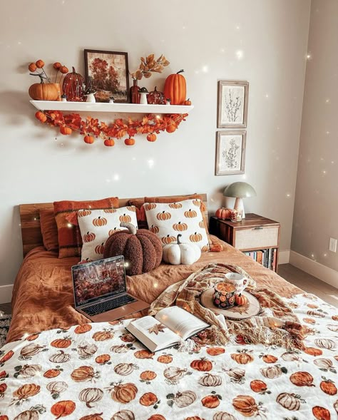 Fall Room Ideas, Autumn Room, Halloween Bedroom Decor, Holiday Bedroom, Fall Room Decor, Fall Bedroom Decor, Halloween Bedroom, Cozy Fall Bedroom, Holiday Room