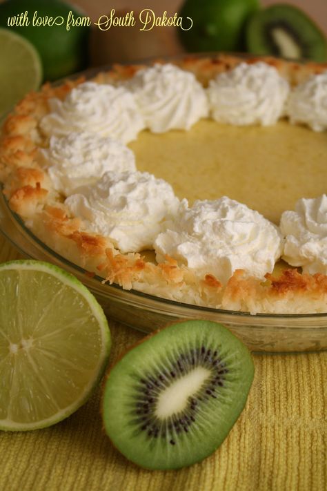 Kiwi-Lime Pie with a Coconut Crust Kiwi Pie, Coconut Crust, Kiwi Cake, Lime Pie Recipe, Cheesecake Tarts, Pie Day, Good Pie, Stars Align, Deli Food