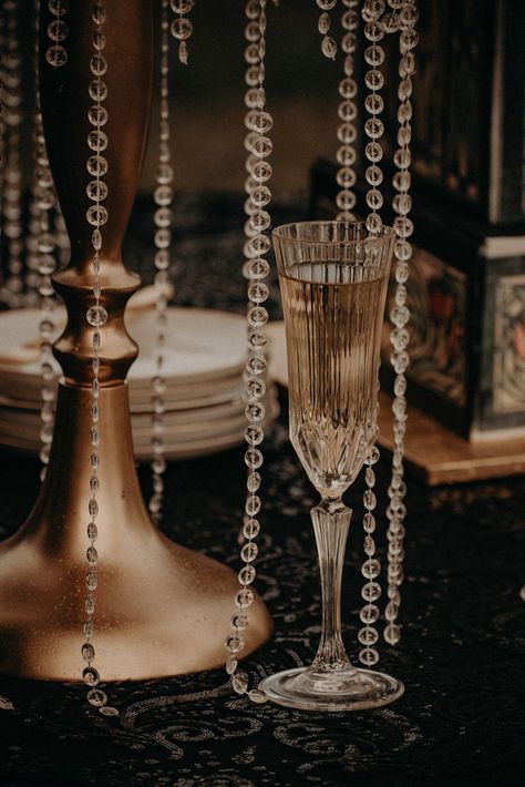 Getsbi Party, The 20s Aesthetic, Daisy Buchanan Aesthetic, Retro Glam Aesthetic, Twenties Aesthetic, Roaring 20s Aesthetic, 1920s Bar, Great Gatsby Aesthetic, Gatsby Aesthetic