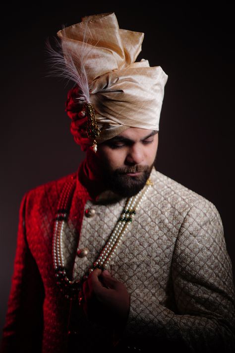 Dulha Closeup, Groom Solo Poses, Wedding Groom Poses, Dulha Pose, Poses For Groom, Groom Shoot, Single Pose, Bride Groom Photoshoot, Indian Groom Dress