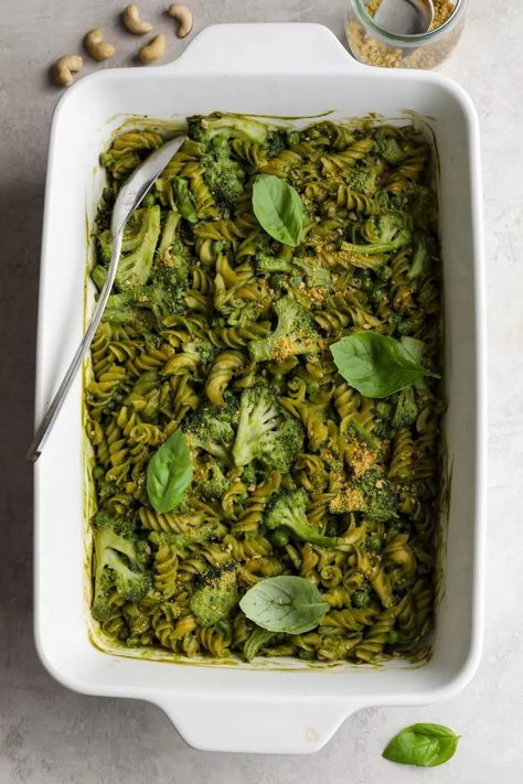 Green Pesto Pasta Casserole Recipe - Flora & Vino Green Pesto Pasta, Pesto Chickpea, Chickpea Noodles, Pasta Flora, Noodles Homemade, Onion Pasta, Pasta Casserole Recipes, Homemade Pesto Sauce, Green Pesto