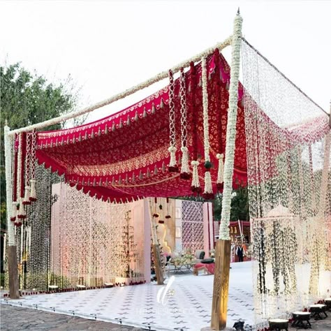 Ideas For Small Weddings, Kashmiri Wedding, Minimal Wedding Decor, Wedding Entrance Decor, Pin Down, Mandap Decor, Desi Wedding Decor, Dream Wedding Decorations, Wedding Planning Decor