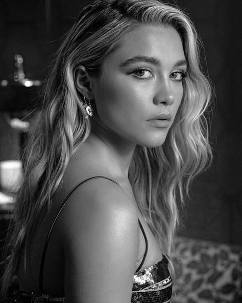 Marvel Women, Florence Pugh, Pictures Of People, Black And White Pictures, Photography Inspo, Female Portrait, Florence, Pretty People, Beautiful People