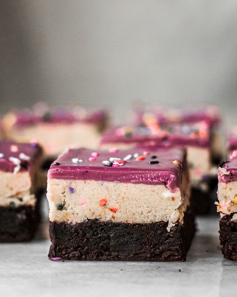 Brownie Delight, High Raw Vegan, Brownie Cookie Dough, Funfetti Recipes, Funfetti Cookie Dough, I Am A Baker, Chocolate Raspberry Mousse Cake, Gourmet Brownies, Cupcake Jemma