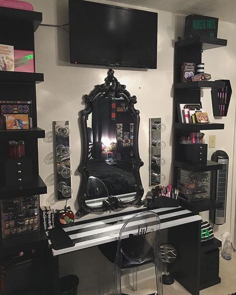 Goth Room Ideas, Gothic Decor Bedroom, Gothic Room, Gothic Bedroom, Halloween Bedroom, Gothic Furniture, Dark Home Decor, Goth Home, Goth Home Decor