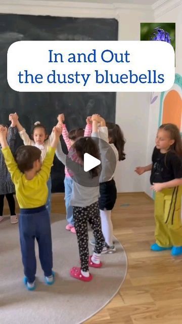 Gülşah DİLEK KAYA on Instagram: "In and Out the Dusty Bluebells" is a traditional children's game often played in the UK. a few additional aspects that enhance the fun and engagement of the game: ⭐Hand Actions ⭐Role of the Leader ⭐Encouragement of Participation ⭐Rhythm and Coordination ⭐Community and Social Skills ⭐⭐⭐Dilimden düşmeyen bir "rhyme" daha😍⭐⭐⭐⭐  #englishryhmes #englishforpreschoolers #younglearnersenglish #englishgames  #ingilizceoyun" Circle Games For Kids, Action Games For Kids, Music Games For Kids, Kids Songs With Actions, Circle Time Games, Body Parts For Kids, Social Skills Games, Rhyming Games, Word Games For Kids