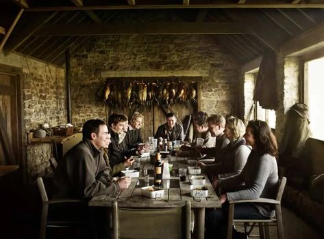 A Traditional Shoot Lunch Following A Day Of Hunting English Country Style Outfits, English Hunting Lodge, Hunting Room Design, Hunting Lodge Interiors, Traditional Shoot, Gentleman's Gazette, Fox Hounds, Lodge Interiors, Pheasant Shooting