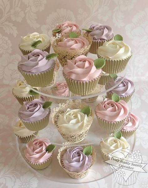 Cupcakes Tea Party, Yea Party Cupcakes, Bridgerton Cupcake Ideas, High Tea Cupcakes, Tea Party Birthday Cupcakes, Yea Party Birthday Cake, Bridgerton Themed Cake, Tea Party Cupcakes Ideas, Bridgerton Cupcakes