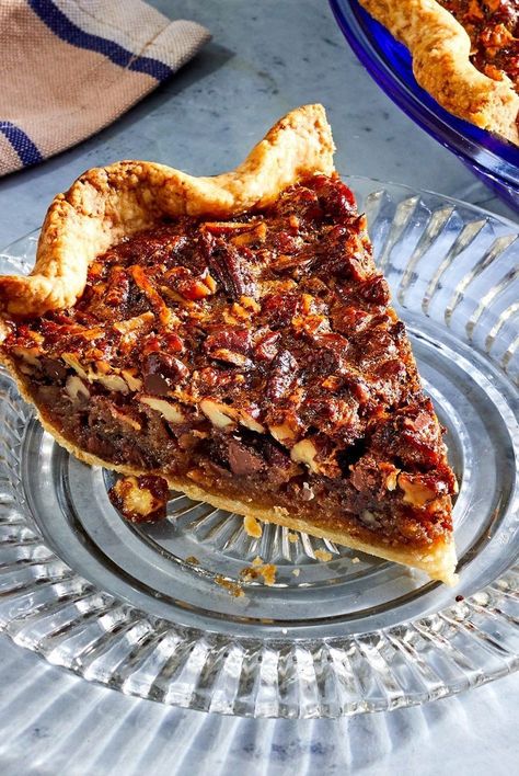 Chocolate Pecan Pie With Bourbon, Chocolate Pecan Bourbon Pie, Chocolate Bourbon Pecan Pie Recipe, Best Bourbon Pecan Pie Recipe, Dixie Pie, Pecan Pie Desserts, Pecan Pie With Bourbon, Bourbon Chocolate Pecan Pie, Thanksgiving Chocolate Desserts