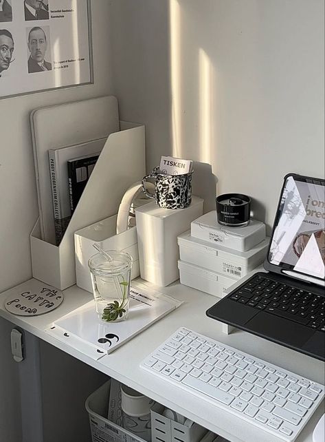 Study Corner Ideas Bedrooms Small Spaces, Korean Desk Aesthetic, Desks Setup, Study Room Ideas, Desk Organisation, Study Table Designs, Dream Desk, Study Desk Decor, Desk Inspo