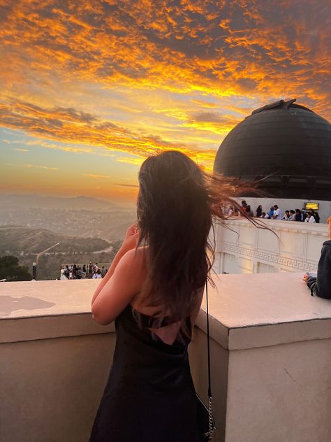 Los Angeles Aesthetic Pictures, Griffith Observatory Photo Ideas, Griffith Observatory Outfit, Griffin Observatory Los Angeles, Griffith Observatory Aesthetic, La Instagram Pictures, Los Angeles Picture Ideas, La Picture Ideas, Los Angeles Instagram Pictures