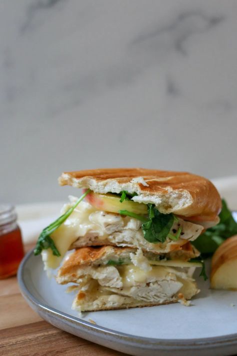 Chicken And Brie Sandwich, Chicken Apple Brie Sandwich, Chicken Apple Brie, Brie Sandwich Recipes, Brie And Honey, Chicken Brie, Brie Panini, Sandwich Recipes Panini, Chutney Sandwich