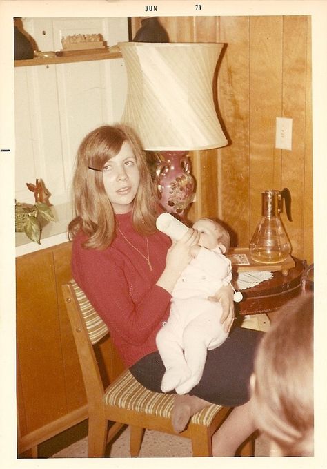 70s Mom Aesthetic, Vintage Mom Aesthetic, 70s Mom, 70s Photos, Teen Pregnancy, Vintage Polaroid, Vintage Mom, Retro Photo, Vintage Life