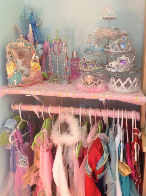 Sophie's dress up closet Dress Up Corner Playroom, Elsa Bedroom Ideas, Princess Dress Up Station, Red Bottoms Heels, Princess Kids Room, Dress Up Corner, Nostalgic Movies, Disney Princess Bedroom, Dress Up Area