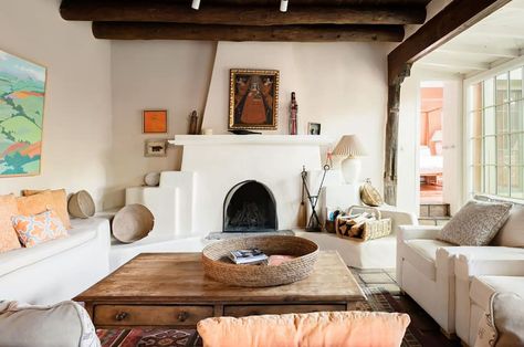 Modern Santa Fe Style, New Mexico Style, Malibu Beach House, New Mexico Homes, Adobe Home, Mexico House, Neutral Furniture, Mexico Style, Santa Fe Style