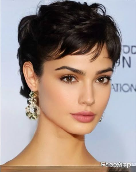 Natalie Portman Pixie Cut, Formal Pixie Hairstyles Classy, Old Hollywood Short Hair, Pixie For Thick Hair, Cabelo Plus Size, Ear Length Bob, Short Short Hair, Really Short Hair, European Hair