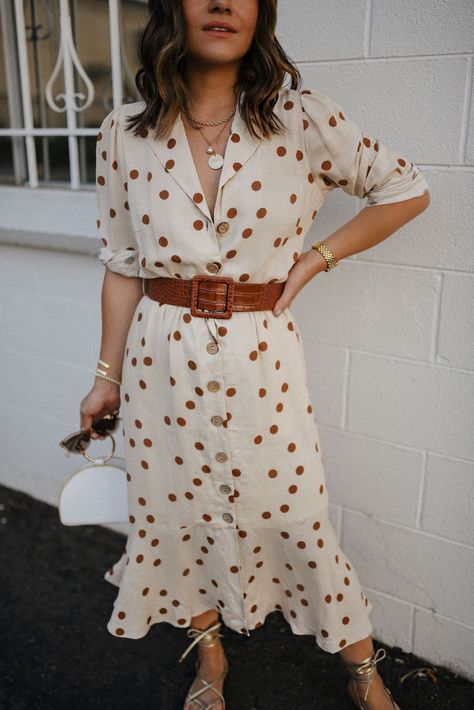 Polka Dress Outfit, Dress With Sandals Outfit, Modern 50s Style Outfits, Summer Midi Dress Outfit, Polkadots Outfits, Dress With Belt Outfit, Polka Dot Dresses For Women, Button Up Dress Outfit, Midi Dress Casual Summer