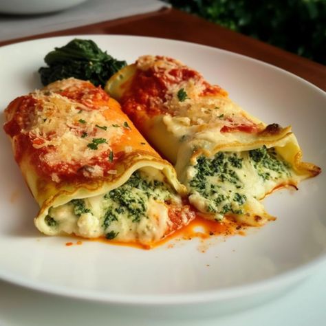 A beloved Tuscan recipe, Crespelle alla Fiorentina, it combines delicate crepes with a hearty spinach and ricotta filling. Spinach And Ricotta Crepes, Spinach Crepes Recipe, Crepe Recipe Filling, Crespelle Recipe, Ricotta Crepes, Savory Crepes Filling, Spinach Crepes, Dinner Crepes, Spinach Cannelloni