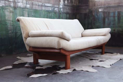 Modular Mid Century Sofa, Mid Century Modern Couches, Boho Mid Century Living Room, Mid Century Sofa Living Room, Wood Frame Sofa, Japanese Sofa, Midcentury Sofa, Danish Modern Sofa, Cozy Minimalism