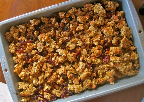 Chunky Granola Recipe, Chunky Granola, Healthy Homemade Granola Recipe, Easy Granola Recipe, Easy Homemade Granola, Homemade Granola Healthy, Granola Recipe Healthy, Easy Granola, Best Granola