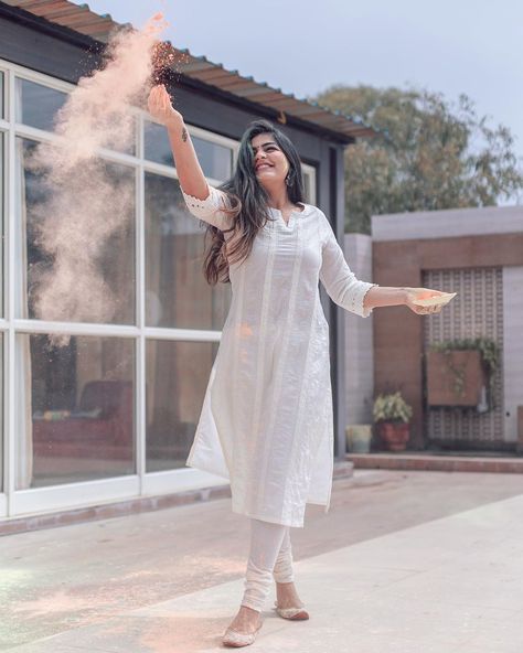 My favorite festival is here, Holi!!!! 💛💛I have always been fascinated by colors and hence, my fascination for the festival. And obviously… Holi Skincare, Holi Look, Holi Outfits, Pakistani Women, Latest Summer Fashion, Classy People, Indian Sari Dress, Bright Outfits, All White Outfit