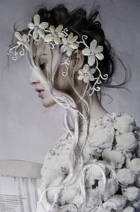 Jose Romussi, Embroidered Photos, Embroidered Photographs, Photo Embroidery, Embroidered Photo, Flowers In Her Hair, Contemporary Embroidery, Beautiful Collage, Modern Embroidery