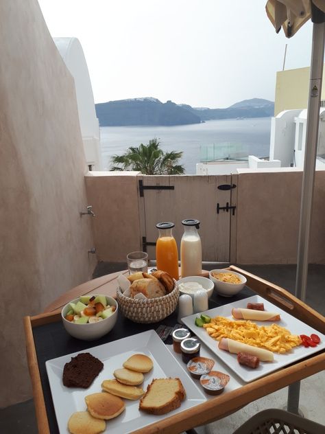 Breakfast in Santorini, honeymoon, Greece, food, scenery. Breakfast In Greece, Santorini Greece Honeymoon, Santorini Honeymoon, Breakfast On The Beach, Greece Food, Greece Aesthetic, Greece Honeymoon, Hotel Breakfast, Santorini Greece