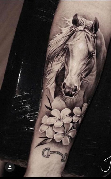 Horse Sketch Tattoo, Horse Tattoo Sleeve, Horse Tattoo Ideas, Small Fox Tattoo, Cute Sister Tattoos, Horse Tattoo Design, Cowgirl Tattoos, Animal Tattoo Ideas, Petit Tattoo