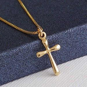 Cross Necklace Womens Gold, Cross Pendent Designs Gold, Christian Thali Designs Gold, Simple Cross Necklace Gold, Gold Cross Necklace For Women, Cross Locket, Cross Pendant Necklace Woman, Cross Pendent, Rose Gold Pendant Necklace