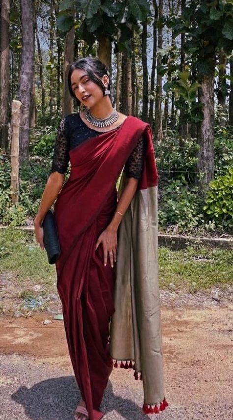 Sari For College Farewell, Blouse Designs For Plus Size Women Saree, Rida Tharana Outfits, Graduation Saree Ideas College, Saree For Traditional Day In College, Graduation Saree Outfit Ideas, Maroon Saree Look, Grad Saree, Rida Tharana