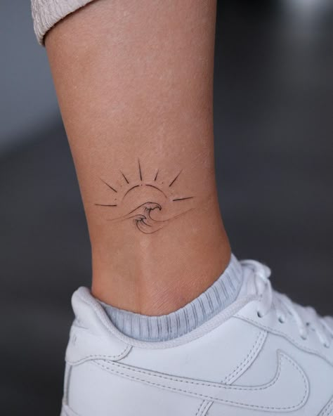 Jesica perezlindo | Inhale, exhale 🧘‍♀️. Thank you so much for the trust 🥰 please enjoy this close up . WICHTIG: Wenn du mit mir einen Termin machen… | Instagram Beach Fine Line Tattoo, Ocean Tattoo Simple Minimalist, Sun And Sea Tattoo Minimalist, Small Fine Line Sun Tattoo, Fine Line Tattoo Minimalist Sun, Tiny Sun Tattoo, Sun Tattoo Meaning, Sarah Tattoo, Wave Tattoo Design