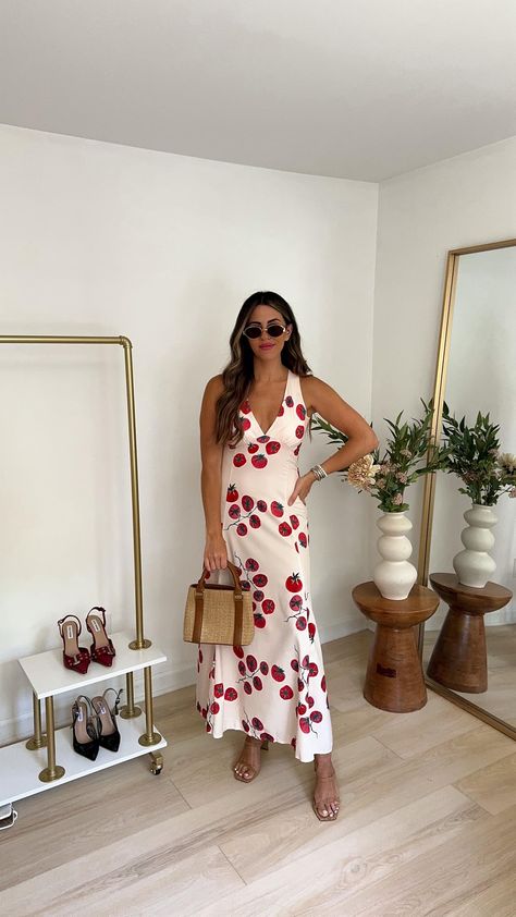 Check out this photo from sugaredstilettos Dress Backless Long, Bbq Outfits, Flowy Sundress, Color Outfits, Women Y2k, Dress Backless, Midi Slip Dress, Dress Spaghetti, Printed Maxi