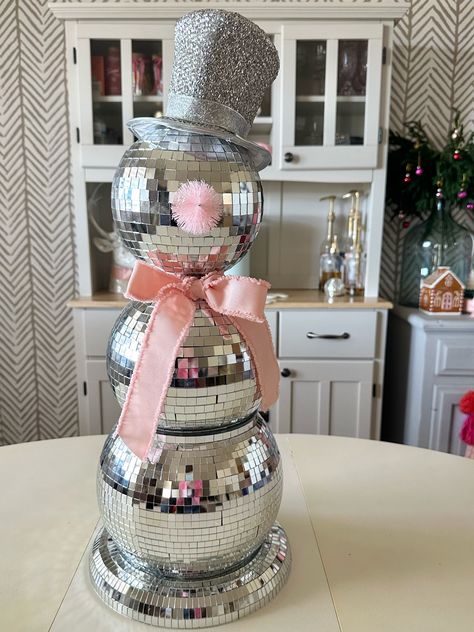 Mirror Ball Snowman, Disco Christmas Tablescape, Snowman Contest Ideas, Disco Snowman, Christmas Decorations Party Events, Disco Holiday Party, Christmas 2024 Trends Diy, Christmas Decorations Pink, Disco Ball Snowman Diy