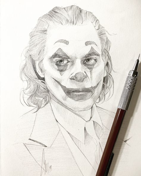 Sketch of Joker by Courtney McCarty of CM Illustrations #joker #jokermovie #pencilart #joaquinphoenix #joker2019 Joker Drawing Easy, Joker Art Drawing, Joker Sketch, Joker Drawing, Joker Cartoon, Joker Joker, Joker Drawings, Batman Drawing, Arte Nerd