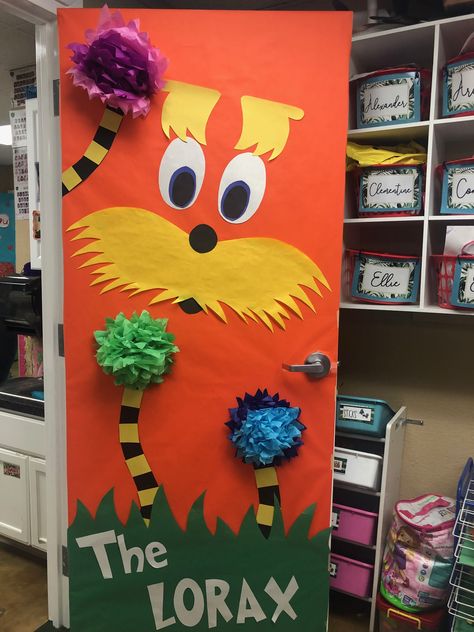 Dr Seuss Door, Dr Seuss Preschool Activities, Classroom Christmas Crafts, Prek Learning, Dr Seuss Theme, Creative Curriculum Preschool, Dr Seuss Preschool, Curriculum Preschool, Door Decorations Classroom Christmas