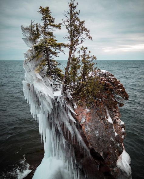 Frozen Island Silver Bay, Minnesota Tettegouche State Park, Silver Bay, Magic Places, Take Better Photos, Lake Superior, Landscape Photographers, Vacation Destinations, Bald Eagle, Beautiful Nature