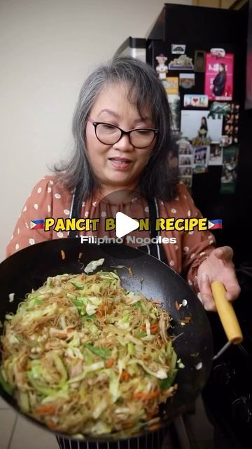 Pansit Bihon Recipe, Pancit Recipe Filipino Easy, Chicken Pancit Recipe Filipino, Filipino Pancit Recipe, Philipino Food Recipe, Authentic Pancit Recipe Filipino, Pancit Bihon Recipe Filipino, Filipino Recipes Authentic, Pancit Recipe Filipino