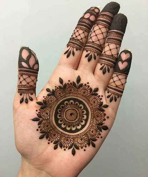 Image may contain: 2 people Round Mehndi Design, Palm Mehndi Design, Simple Mehendi Designs, Indian Mehndi Designs, Tato Henna, Henna Art Designs, Beginner Henna Designs, Mehndi Designs For Kids, Pretty Henna Designs