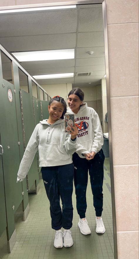 Track And Field Outfits Cold, Track Practice Outfits Winter, Track Meet Outfit, Track Outfits Practice, Track Practice Outfits, Track And Field Outfits, Track Fits, Track Practice, Cute Running Outfit