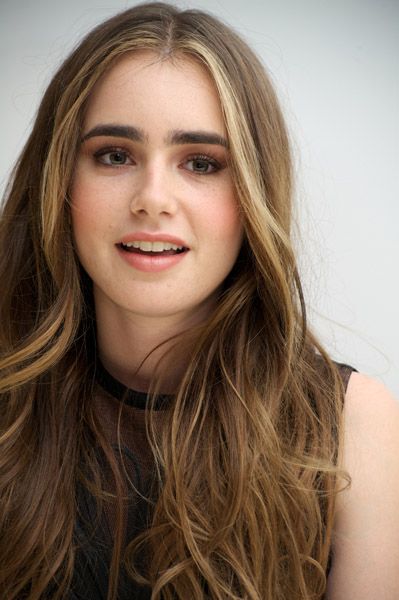 All Things Natural | Signature Brows by Lily Collins Lily Jane Collins, Lily Collins Hair, Lily Pictures, Matcha Aesthetic, Fancy Lady, Long Hair Models, Hair Treatments, Lily Collins, Hair Inspo Color